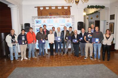 El Real Club Náutico de Vigo entregó los trofeos de las regatas Veneziani y Repsol de cruceros celebradas este año El Real Club Náutico de Vigo entregó los trofeos de las regatas Veneziani y Repsol de cruceros celebradas este año