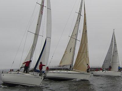 El Ráfagas II de José Carreira y el Argos de Santiago Vecino vencen en la primera manga de la XI edición de la Regata Distribunosa. El Ráfagas II de José Carreira y el Argos de Santiago Vecino vencen en la primera manga de la XI edición de la Regata Distribunosa.