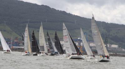 El Taxus Medio Ambiente asturiano lidera la Regata Costa Vasca que comenzó en Getxo El Taxus Medio Ambiente asturiano lidera la Regata Costa Vasca que comenzó en Getxo