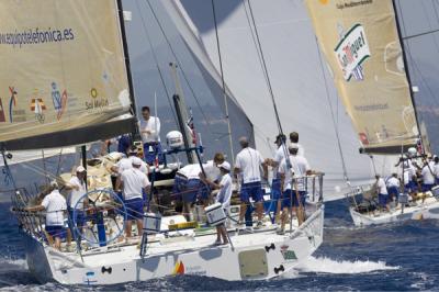El Telefonica negro gana la batalla de la regata costera de hoy El Telefonica negro gana la batalla de la regata costera de hoy