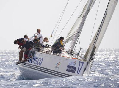 El Telefonica, pendiente de la regata costera El Telefonica, pendiente de la regata costera