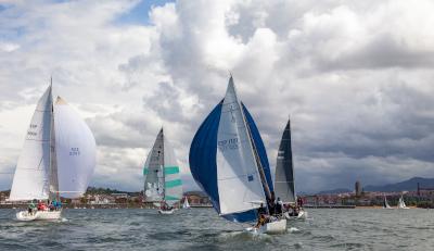 El Trofeo CDCP empieza con poco viento en aguas del Abra El Trofeo CDCP empieza con poco viento en aguas del Abra