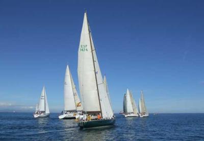 El Trofeo Comodoro salva la escasez de viento con una brillante primera jornada