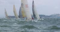 El viento de veinte nudos ha sido el protagonista de una espectacular segunda jornada de la Cantabria Infinita.