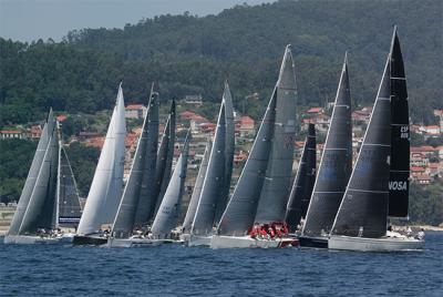 El viento hace de las suyas en la Ría de Pontevedra y “Pairo 8” es el primer líder en ORC 1 en la Regata Rías Baixas El viento hace de las suyas en la Ría de Pontevedra y “Pairo 8” es el primer líder en ORC 1 en la Regata Rías Baixas