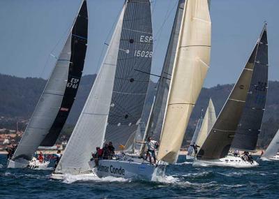 El viento se alía con los veleros en la primera jornada del Trofeo Príncipe de Asturias El viento se alía con los veleros en la primera jornada del Trofeo Príncipe de Asturias