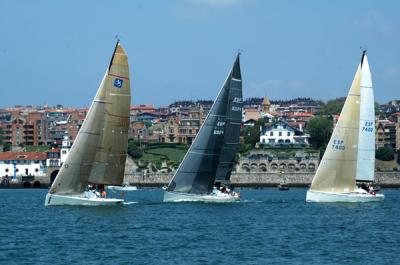 El Zazpiki gana la primera regata del Trofeo Otoño del Marítimo del Abra R.Sporting Club El Zazpiki gana la primera regata del Trofeo Otoño del Marítimo del Abra R.Sporting Club