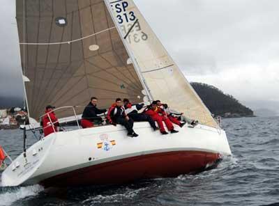 EL “ALDÁN” HIZO UNA REGATA IMPECABLE Y COMIENZA DOMINANDO EN EL TROFEO GALOS JOYERÍA ARIZAGA DE CRUCEROS EL “ALDÁN” HIZO UNA REGATA IMPECABLE Y COMIENZA DOMINANDO EN EL TROFEO GALOS JOYERÍA ARIZAGA DE CRUCEROS