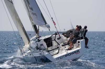 Espectacular arranque del Trofeo Román Bono de Alicante, con vientos de más de 20 nudos Espectacular arranque del Trofeo Román Bono de Alicante, con vientos de más de 20 nudos
