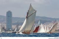 Historia, mitos y leyendas del mar surcan las aguas de Barcelona en la regata de clásicos por excelencia