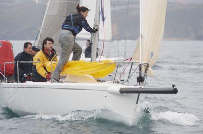 “In Itineri”, “Porcelanosa“ y “Patacón“ líderes provisionales del Trofeo Torre de Hércules