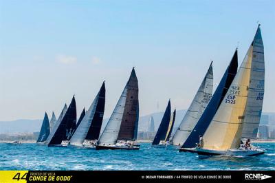 La 1ª jornada del 44 Trofeo de vela Conde de Godó ofreció espectáculo y emociones La 1ª jornada del 44 Trofeo de vela Conde de Godó ofreció espectáculo y emociones