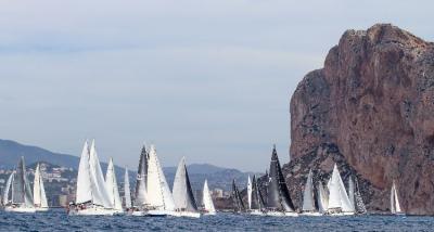 La bahía de Calpe se llena de velas en la salida del ‘Peñón’ con 61 barcos La bahía de Calpe se llena de velas en la salida del ‘Peñón’ con 61 barcos