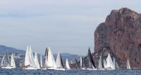 La bahía de Calpe se llena de velas en la salida del ‘Peñón’ con 61 barcos