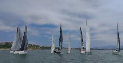 La Ballena de Oro salió de Getxo hacia Donosti La Ballena de Oro salió de Getxo hacia Donosti