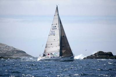 La circunnavegación a Onza y Ons posible primer trazado del Trofeo Hotel Carlos I Silgar La circunnavegación a Onza y Ons posible primer trazado del Trofeo Hotel Carlos I Silgar