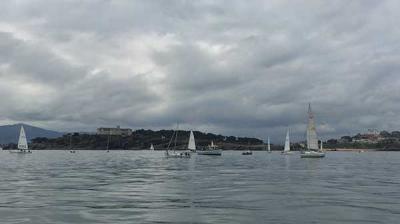 La falta de viento en la Bahía de Santander obligó a suspender la tirada final de trofeo RCR/RCMS para la clase Crucero y J80 La falta de viento en la Bahía de Santander obligó a suspender la tirada final de trofeo RCR/RCMS para la clase Crucero y J80