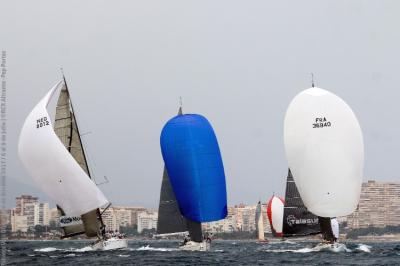 La flota Crucero y la Pesca afrontan el tercer desafío en la 52ª Semana Náutica de Alicante La flota Crucero y la Pesca afrontan el tercer desafío en la 52ª Semana Náutica de Alicante