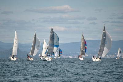 La flota de la 8ª Regata Interclubes afronta este sábado el penúltimo asalto en la ría de Pontevedra La flota de la 8ª Regata Interclubes afronta este sábado el penúltimo asalto en la ría de Pontevedra