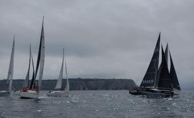 La Regata Cantábrica- V Trofeo Aproches empezó en aguas del Abra rumbo a Gijón La Regata Cantábrica- V Trofeo Aproches empezó en aguas del Abra rumbo a Gijón