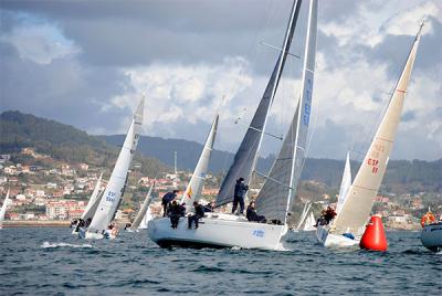 La Regata Interclubles de Cruceros de la Ría de Pontevedra llega a su ecuador este sábado en Portonovo