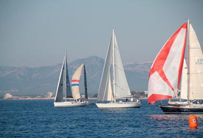 La Regata Rei en Jaume zarpa rumbo al islote de Pantaleu La Regata Rei en Jaume zarpa rumbo al islote de Pantaleu