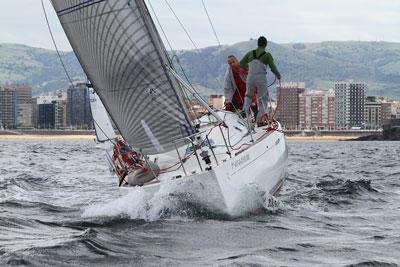 La segunda jornada de la XXVIII edición de la Vuelta Asturias ha tenido dos caras. La segunda jornada de la XXVIII edición de la Vuelta Asturias ha tenido dos caras.