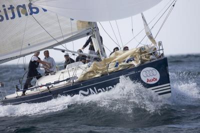 La tripulación del Navantia con ganas de navegar en su tercer mundial de 670