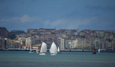 La tripulación del Sybaris  se hizo con la 14ª travesía trofeo Segumar-Yanmar de Santander