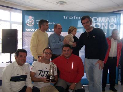 Los barcos del RCR de Alicante se imponen en el Trofeo Román Bono