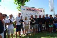 Los ganadores de la IV Strait Challenge rinden homenaje a Joseba Eguidazu en la entrega de trofeos