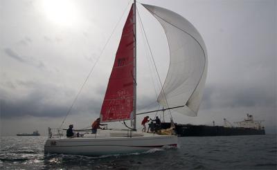 Los líderes no fallan en la 9ª Prueba en el Royal Gibraltar Yacht Club.