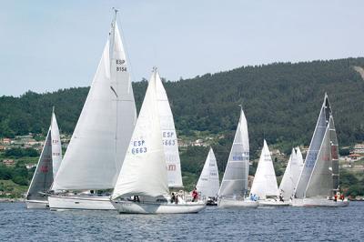 Mandan las flotas de las rías de Pontevedra y Muros tras la primera etapa de la XXV Regata Guardiamarina Mandan las flotas de las rías de Pontevedra y Muros tras la primera etapa de la XXV Regata Guardiamarina