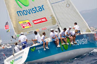 Movistar de Pedro Campos en el podio del Trofeo SM La Reina Movistar de Pedro Campos en el podio del Trofeo SM La Reina