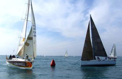 Más de veinte cruceros disputaron 'la otra regata' de este fin de semana en Valencia