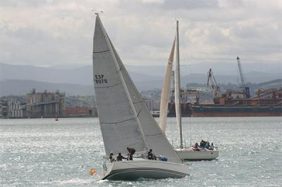 Nuevo desfile de barcos en la tirada del trofeo  REACY para el crucero santanderino. 