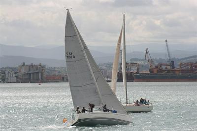 Nuevo desfile de barcos en la tirada del trofeo REACY para el crucero santanderino. Nuevo desfile de barcos en la tirada del trofeo REACY para el crucero santanderino.