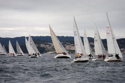 Oral Group Galimplant, Santiago Roma, O Filispín  y Oliver II ganan en tercera prueba del Trofeo Navidad del Club de Mar de Aguete 