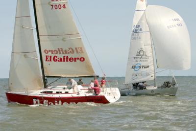 Organizado por El Real Club Astur de Regatas, tuvo lugar en la Bahía de San Lorenzo la1ª regata del XV Trofeo de Primavera. 