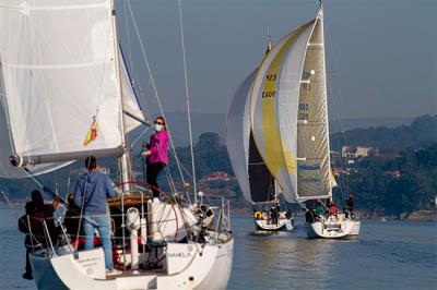 Orión, Nahela y Mou, primeros líderes de la Regata de Navidad para cruceros en Aguete Orión, Nahela y Mou, primeros líderes de la Regata de Navidad para cruceros en Aguete