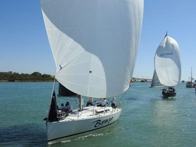 Pleno para el ‘Brujo’ en la bahía de Cádiz que renueva el catavino de oro de la Semana Náutica de Cruceros Pleno para el ‘Brujo’ en la bahía de Cádiz que renueva el catavino de oro de la Semana Náutica de Cruceros
