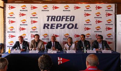 Presentación en el Monte Real Club de Yates de Baiona el Trofeo Repsol - 40º Regata de Primavera Presentación en el Monte Real Club de Yates de Baiona el Trofeo Repsol - 40º Regata de Primavera