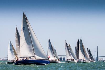 Primer tanto para el Inútil Team en la bahía de Cádiz Primer tanto para el Inútil Team en la bahía de Cádiz