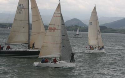 Primera regata del Trofeo Teka para cruceros en Santander. Gabriela Onofre en CII y Salen en CI tocan el tambor Primera regata del Trofeo Teka para cruceros en Santander. Gabriela Onofre en CII y Salen en CI tocan el tambor