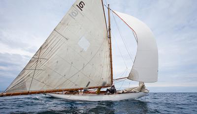 Primeros líderes de la Copa Gitana de barcos clásicos en el Abra Primeros líderes de la Copa Gitana de barcos clásicos en el Abra