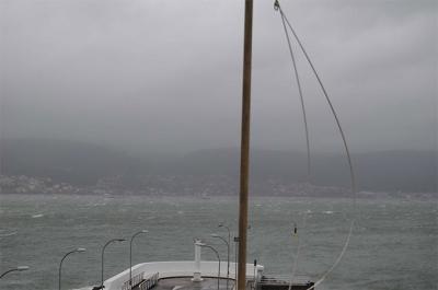 Rachas de 50 nudos y mar gruesa en la ría de Pontevedra anulan la tirada del Interclubs Rachas de 50 nudos y mar gruesa en la ría de Pontevedra anulan la tirada del Interclubs