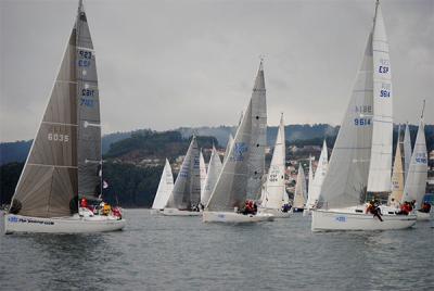 Royachts, Chispa Nejra, Marara IV, Travesío La Riviere, Sempre Volve y Troscado se llevan la 2ª etapa de la Interclubles Cruceros Ría de Pontevedra Royachts, Chispa Nejra, Marara IV, Travesío La Riviere, Sempre Volve y Troscado se llevan la 2ª etapa de la Interclubles Cruceros Ría de Pontevedra