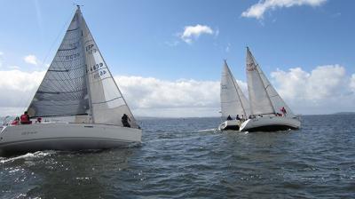 Ráfagas II de José Carreira y Argos de Santiago Vecino se imponen en la XI edición de la Regata Distribunosa. Ráfagas II de José Carreira y Argos de Santiago Vecino se imponen en la XI edición de la Regata Distribunosa.