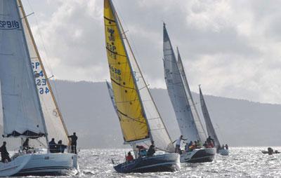 Sensacional comienzo del trofeo Galos-joyería Arizaga de cruceros en la ría de Pontevedra Sensacional comienzo del trofeo Galos-joyería Arizaga de cruceros en la ría de Pontevedra