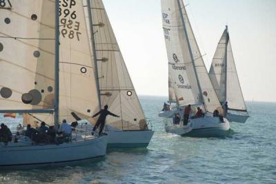 Trofeo Construcciones Martín Arroyo-Espacio Digital Cadiz, resuelta en una espléndida jornada primaveral en la bahía gaditana